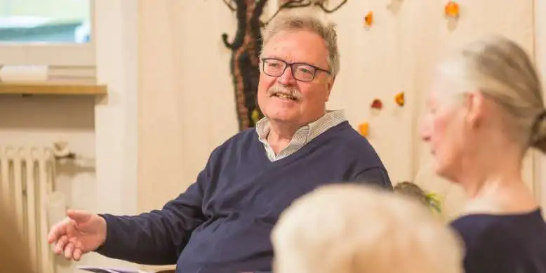 Hans-Georg spricht über die Autoren